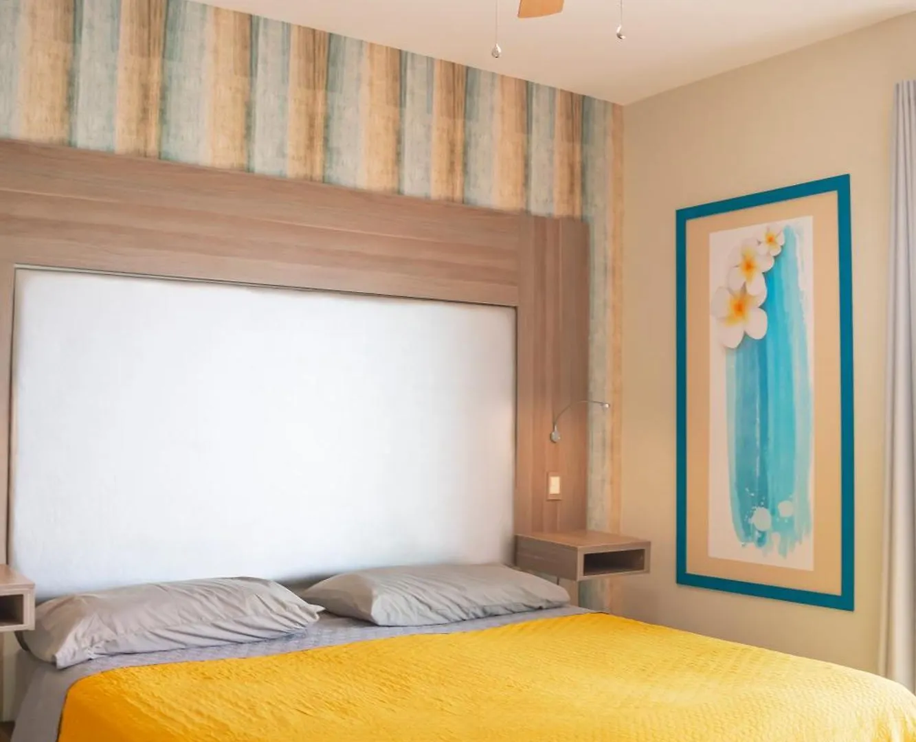 Condominio Con Una Bonita Vista Del Puerto Deportivo De G P S Rentas Mazatlán Mexico